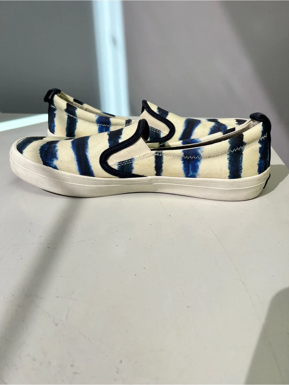 Sperry Slip-On Sneakers in Navy and Cream Wave Stripe Women’s 10